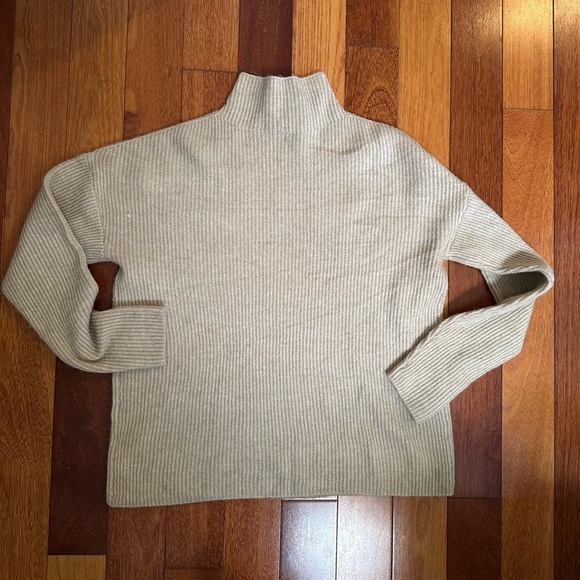 FWD | Friday Beige Ribbed Turtleneck Sweater Size Medium / Large - Picture 5 of 7